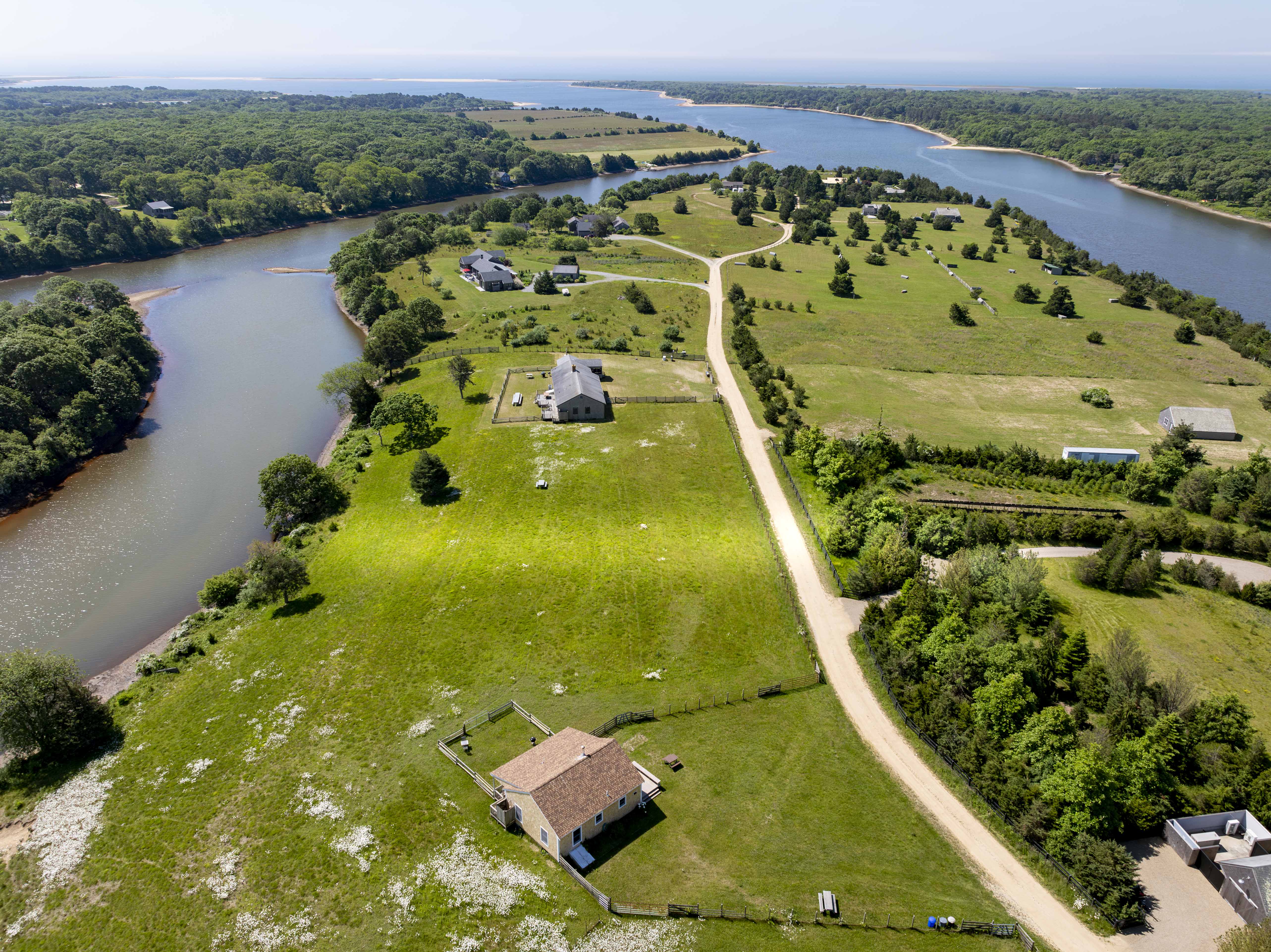 https://www.tealaneassociates.com/for-sale/104-pond-view-farm-road-west-tisbury