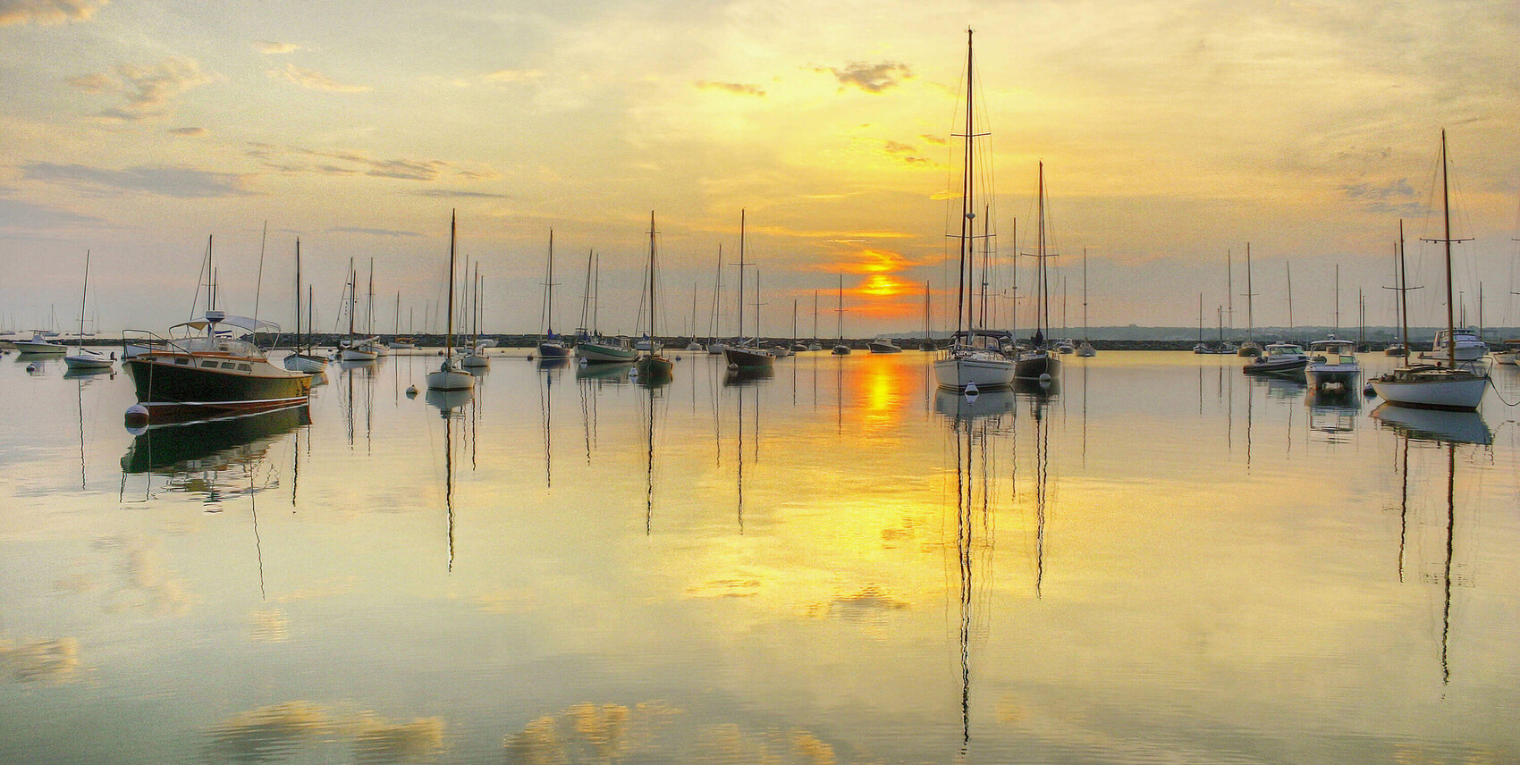 sailboats in harbor image for martha's vineyard real estate and luxury vacation rentals